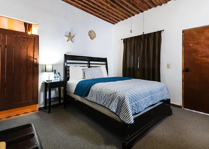 Capital O Del Pescador, Cabos 4*